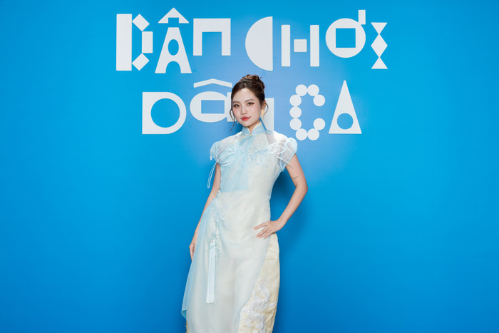 Phương Mỹ Chi tại buổi họp báo công bố album Dân chơi dân ca.
