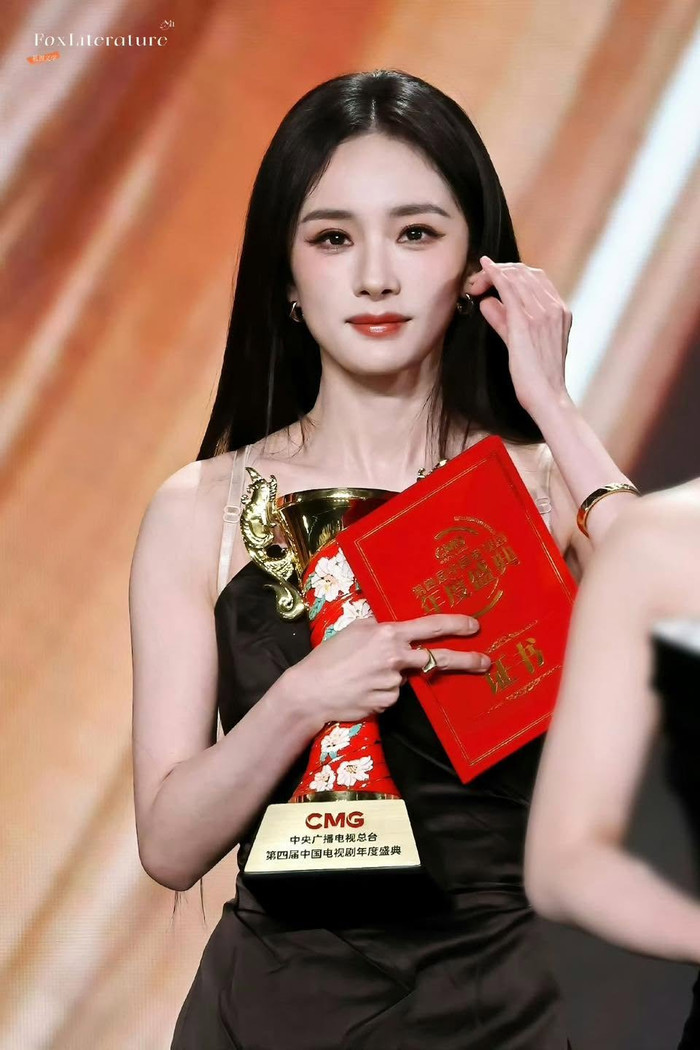 Dương Mịch trượt đề cử Kim Ưng trở thành một trong những bất ngờ lớn nhất của mùa giải, đồng thời phản ánh sự thay đổi trong tiêu chí đánh giá diễn xuất tại Cbiz. Ảnh: Weibo.