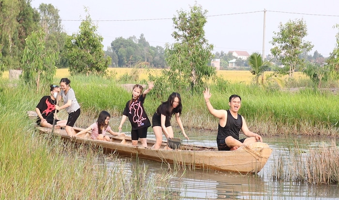 Du khách có những trải nghiệm sông nước cực thú vị. Ảnh: Cục Du lịch Quốc gia Việt Nam