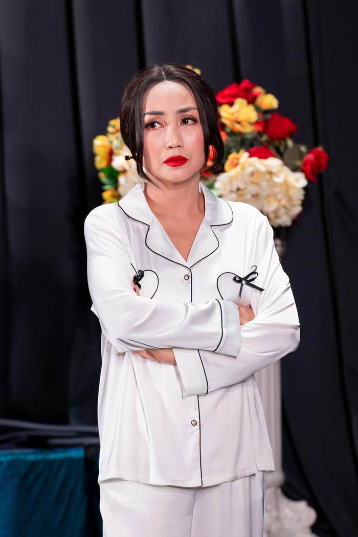 Người vợ ma là một trong những vai diễn sân khấu gắn liền với tên tuổi Ốc Thanh Vân. Ảnh: FBNV.