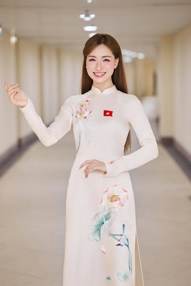 Hòa Minzy vui mừng trước chiến thắng của tuyển bóng đá Việt Nam.