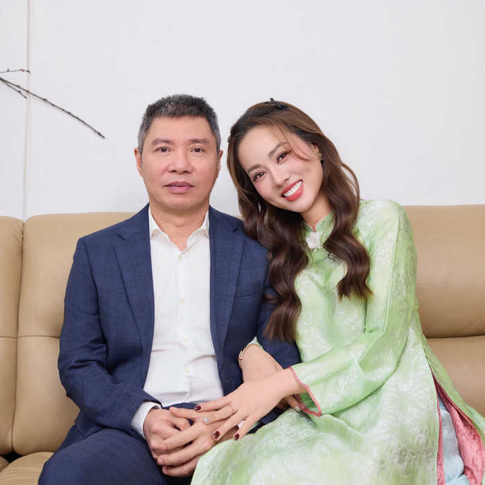 Ngọc Hà luôn đồng hành cùng NSND Công Lý trên mọi con đường. Ảnh FBNV
