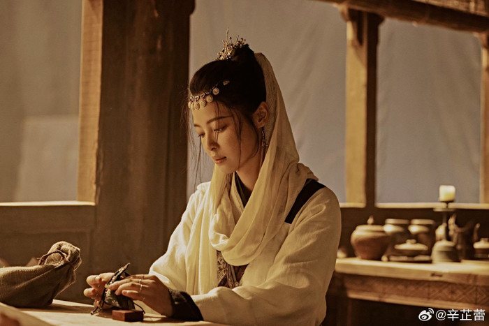 Tân Chỉ Lôi vai&nbsp;Chương Lộ Dao.&nbsp;