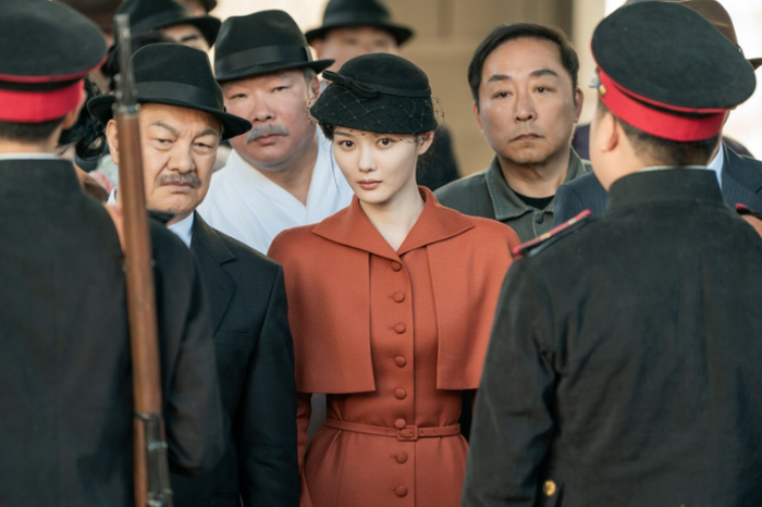Kim Yoo Jung vai Lee Ga Gyeong trong 100 Days of Deception.