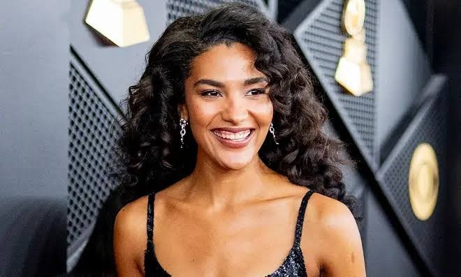Từng chê nhạc pop nhàm chán, Olivia Dean bất ngờ áp sát ngôi đầu Billboard Ảnh 3