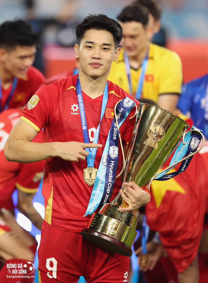 Cầu thủ Nguyễn Đình Bắc đang là cái tên khá 'hot' ở thời điểm hiện tại. Chàng cầu thủ này sinh ra và lớn lên ở Nghệ An. Ảnh: Bóng đá & Đời sống