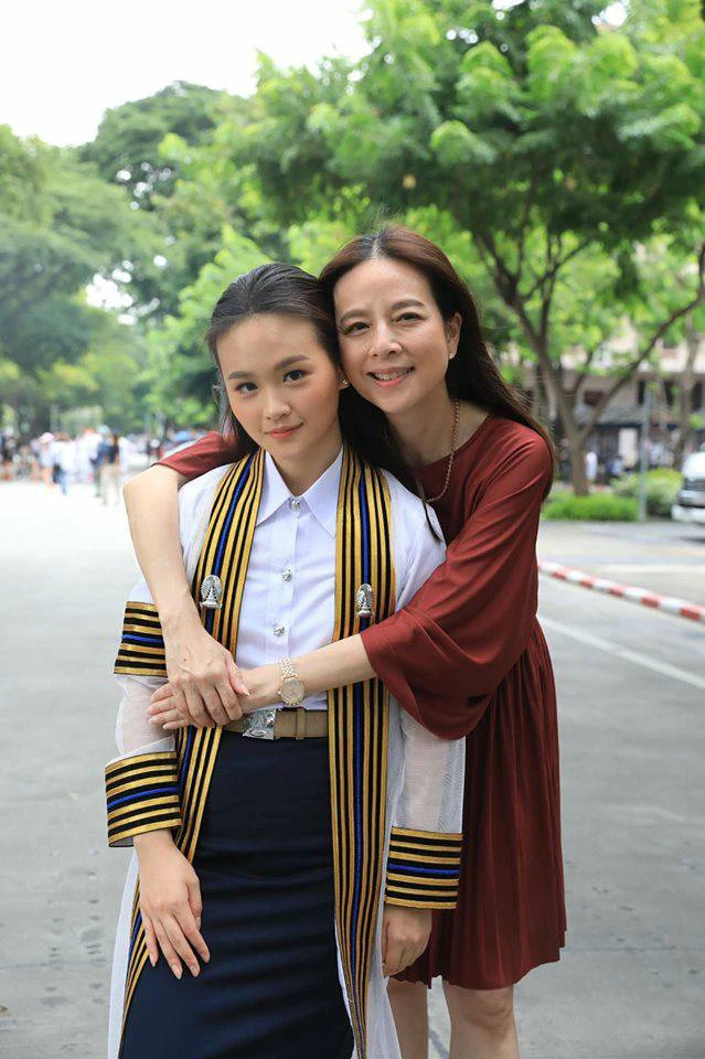 Học vấn 'dữ dội' của ái nữ nhà Madam Pang Ảnh 5