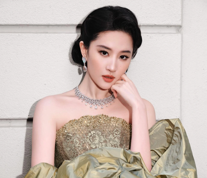 Lưu Diệc Phi không đủ điều kiện tranh giải cá nhân tại Kim Ưng do mang quốc tịch Mỹ. Ảnh: NSX