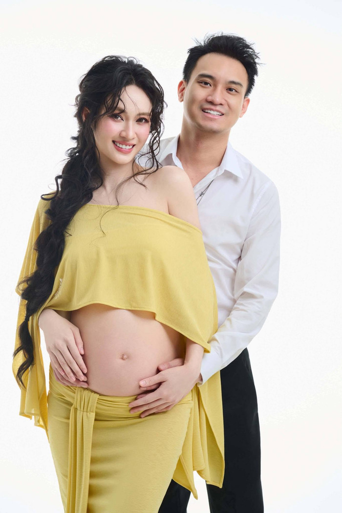 Vũ Thúy Quỳnh mang thai.