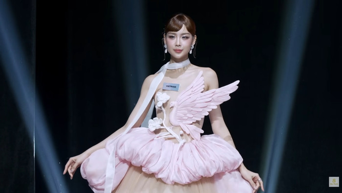 Bảo Ngọc để lại tiếc nuối khi lại trượt ở hạng mục The World Designer Award.