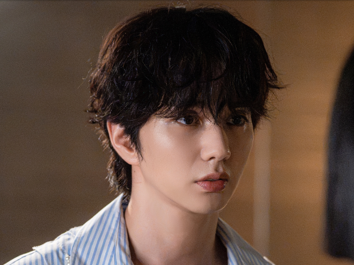 Yoo Seung Ho gây chú ý với hai sắc thái đối lập trong phim.