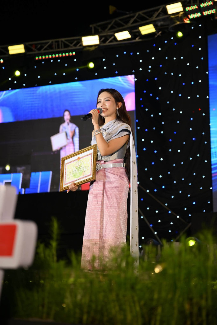 Điều khiến Phương Mỹ Chi đặc biệt hạnh phúc là tình yêu dành cho văn hóa không còn chỉ được thể hiện qua những lượt xem hay chia sẻ trên mạng xã hội.&nbsp;