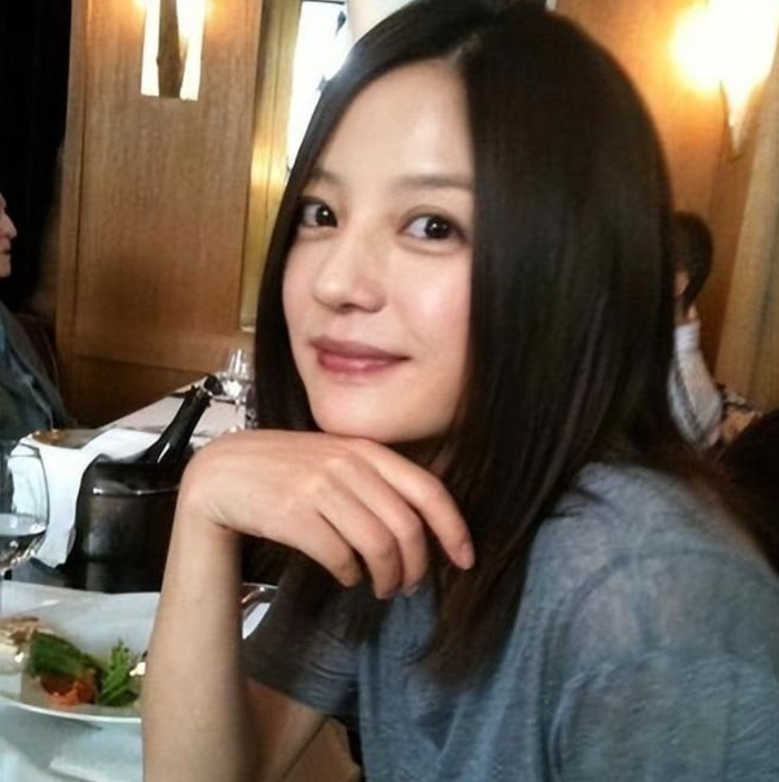 Triệu Vy gây chú ý khi chia sẻ những hình ảnh đời thường. Ảnh: Weibo.