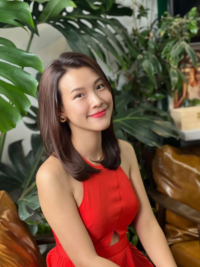 Hoàng Oanh hiện là Á hậu, MC được nhiều khán giả yêu thích và biết đến.