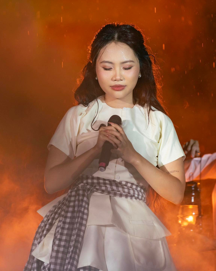 Trong các sản phẩm của mình, Phương Mỹ Chi vẫn thường tìm cách đưa chất liệu văn hóa Việt vào&nbsp;đây.&nbsp;