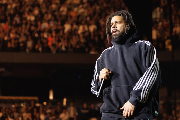 J. Cole hủy show sát giờ G sau khi thành viên ê-kíp qua đời trong tai nạn trên cao tốc Ảnh 1