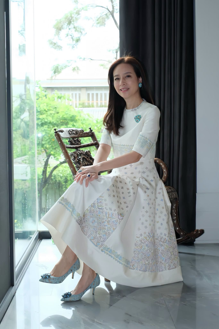 Ở tuổi 60, nữ tỷ phú Madam Pang vẫn xinh đẹp, trẻ trung.