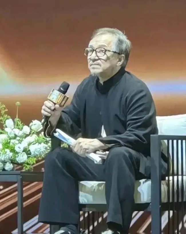 Thành Long ở tuổi ngoài 70.