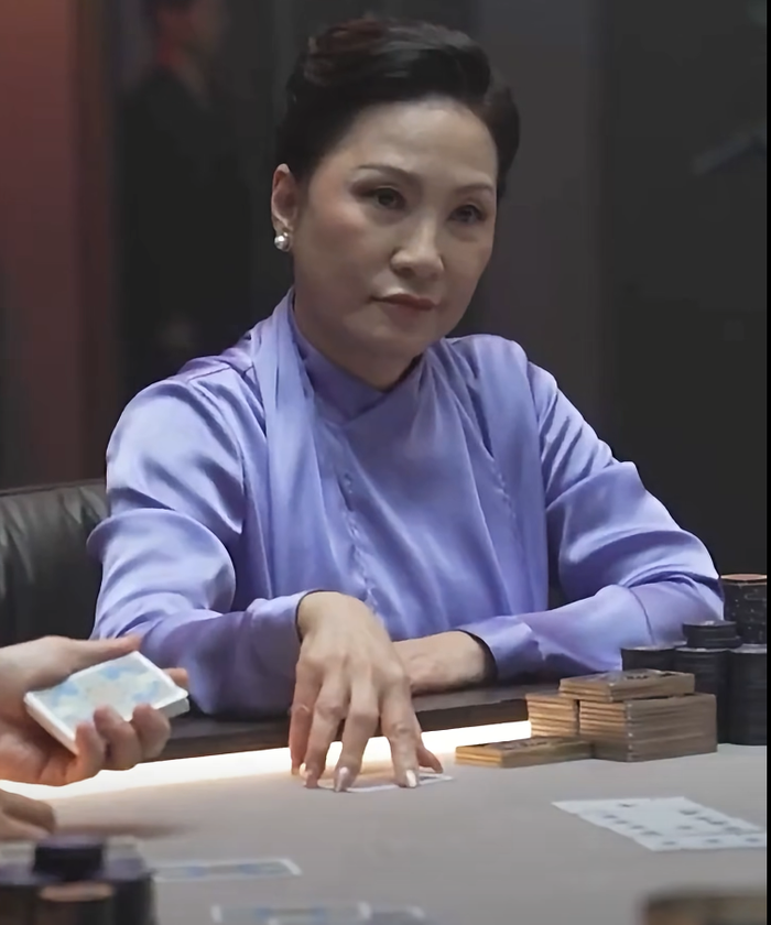 Hồng Đào hóa thân thành Chủ tịch Thảo, nữ doanh nhân quyền lực trong Tazza 4: The Song of Beelzebub. Ảnh: NSX
