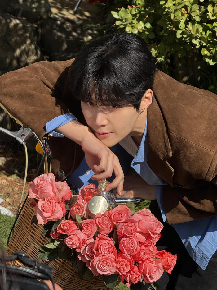 Kim Seon Ho ở vị trí số 1 tại bảng xếp hạng Blue Dragon tháng 8 dành cho nam diễn viên.