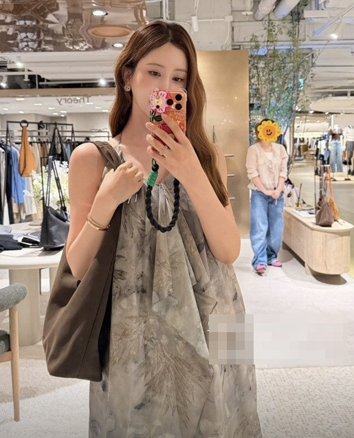 Hình ảnh mới nhất của Lee Da Hae trong khi mang thai.