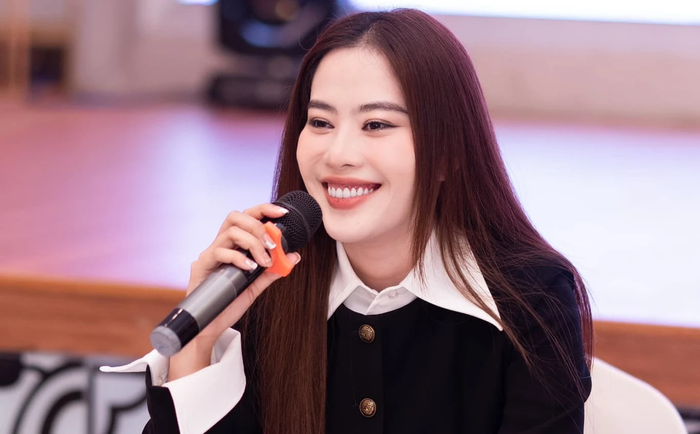 Nam Em trở lại với các sân khấu âm nhạc sau thời gian đóng băng sự nghiệp vì ồn ào.