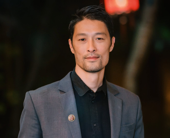 Johnny Trí Nguyễn chia sẻ câu chuyện Dòng Máu Anh Hùng khi Hộ Linh Tráng Sĩ đổi bản dựng. (Ảnh: FBNV)