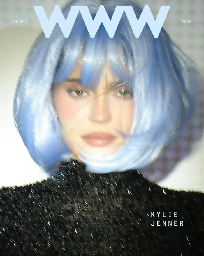 Kylie Jenner bất ngờ đưa màu tóc xanh băng từng làm nên dấu ấn của thời kỳ King Kylie năm 2014 trở lại trong bộ ảnh mới. Ảnh: Who What Wear