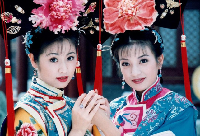 Tiểu Yến Tử và Tử Vy trong Hoàn Châu Cách Cách, hai cô gái với tính cách và số phận hoàn toàn khác biệt.