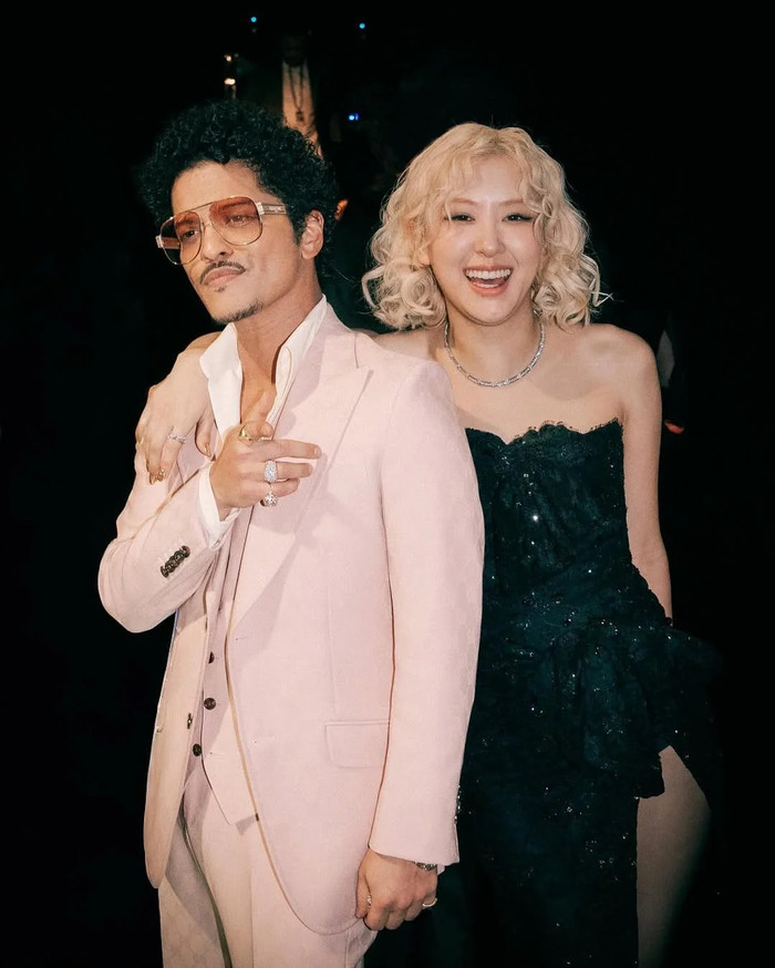 Bruno Mars công khai gọi tên Rosé: 'Bây giờ cô ấy còn chẳng nghe điện thoại của tôi nữa' Ảnh 6