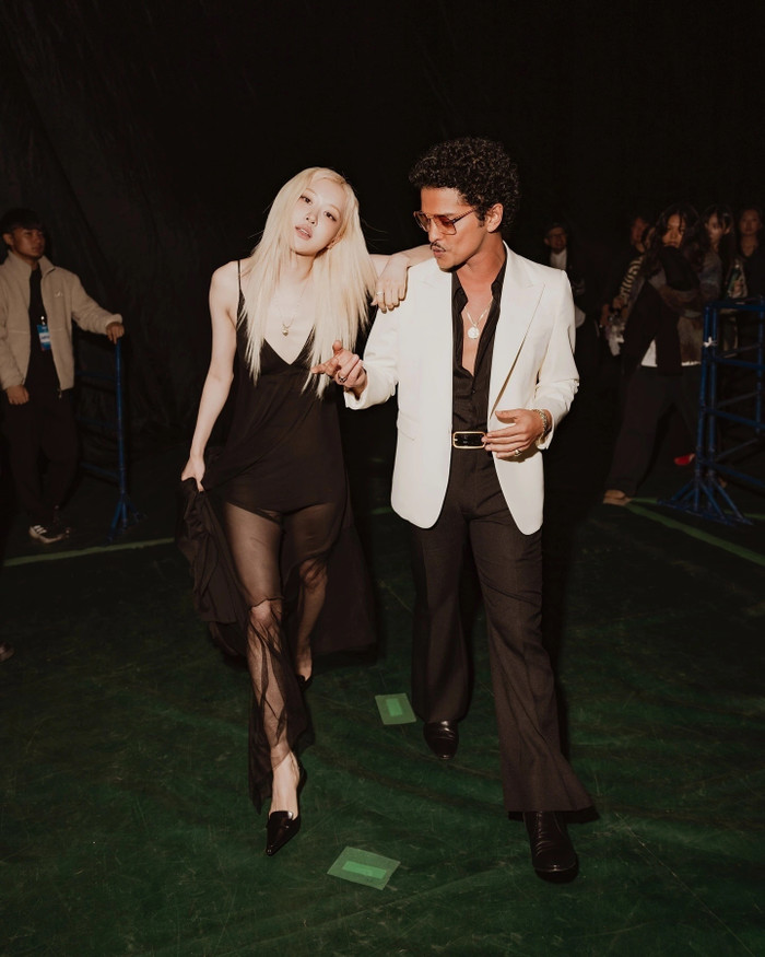 Bruno Mars công khai gọi tên Rosé: 'Bây giờ cô ấy còn chẳng nghe điện thoại của tôi nữa' Ảnh 4