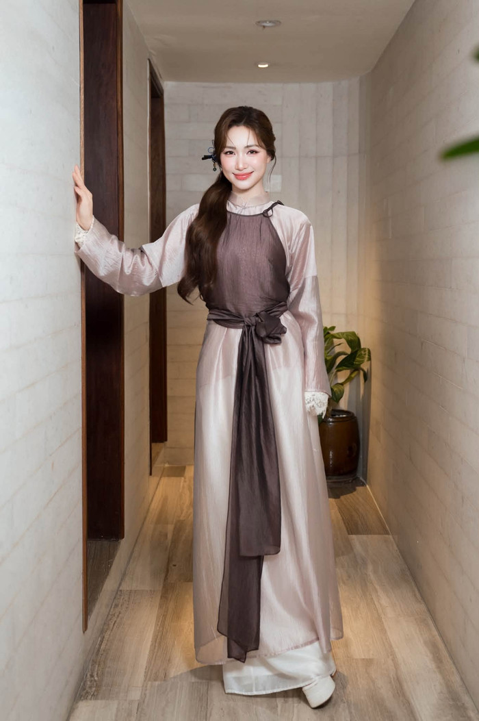 Dù chỉ đảm nhận vai khách mời, Hòa Minzy vẫn để lại dấu ấn và được nhận xét có tiềm năng ở lĩnh vực diễn xuất. Ảnh: FBNV