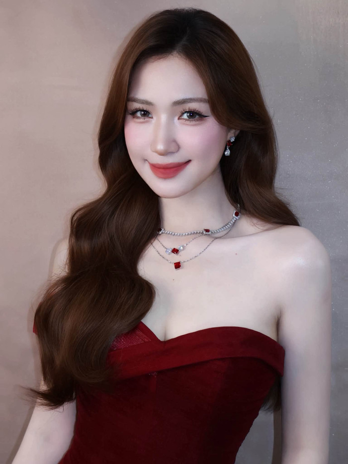 Hòa Minzy từng khiến khán giả bất ngờ khi thử sức với điện ảnh qua một vai diễn trong Mưa Đỏ. Ảnh: FBNV
