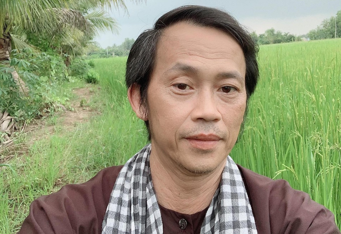 Hoài Linh đang sở hữu một lợi thế mà rất nhiều nghệ sĩ mong muốn, đó chính là một cộng đồng khán giả khổng lồ đã được xây dựng từ hàng chục năm hoạt động nghệ thuật.