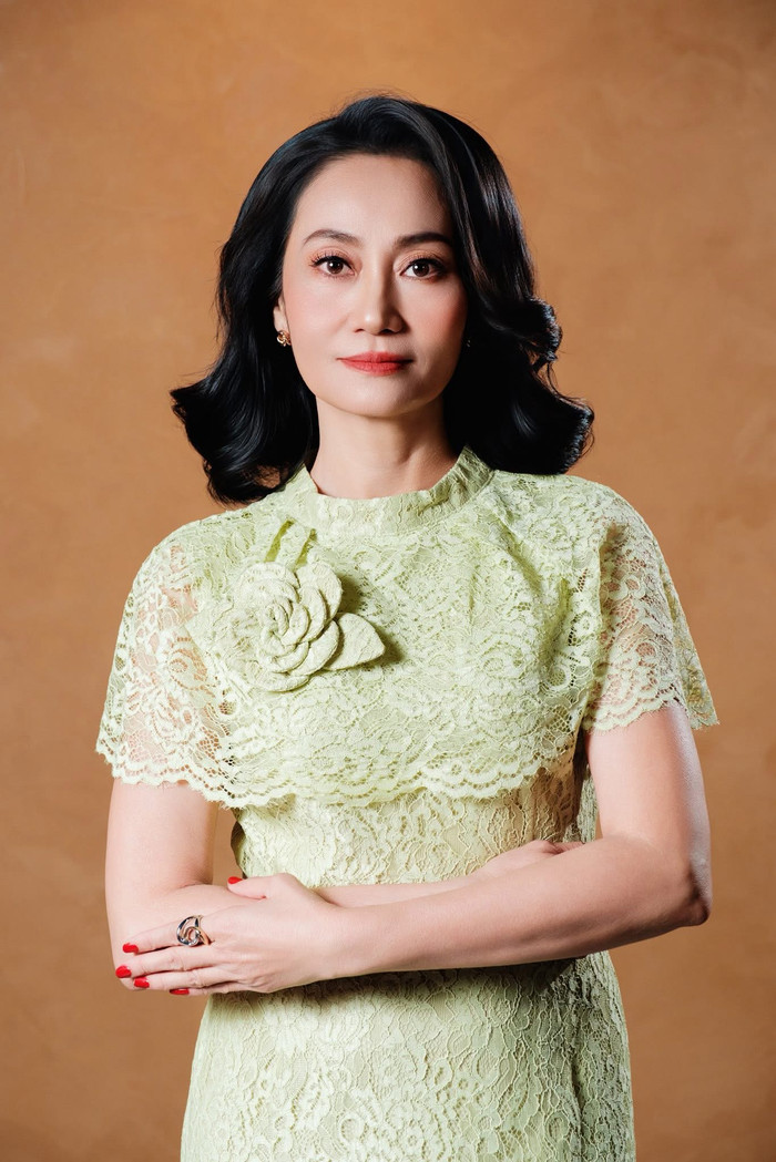 Cả Hạnh Thúy lẫn Hoài Linh đều đã có một hành trình rất dài trước khi điện ảnh thực sự trao cho họ những “trái ngọt” rõ ràng.
