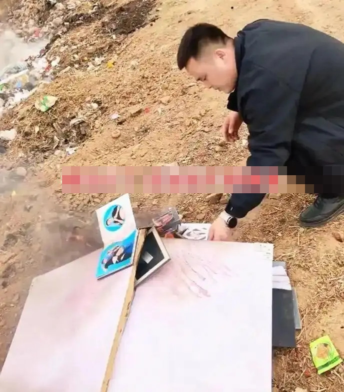 Người đàn ông đốt sạch ảnh cưới sau khi ly hôn, sự thật phía sau khiến nhiều người xót xa Ảnh 2