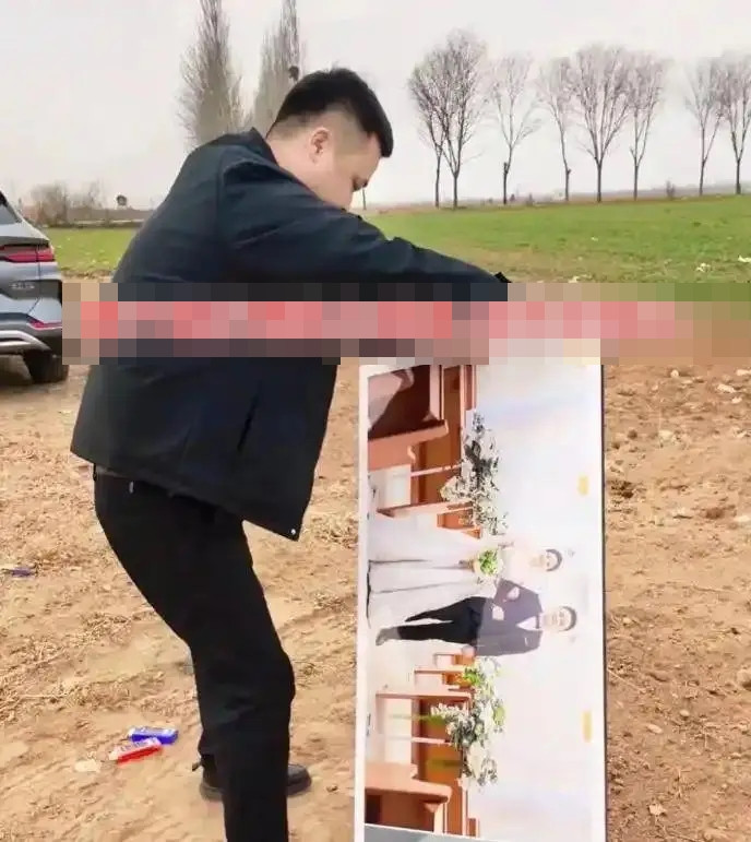 Người đàn ông đốt sạch ảnh cưới sau khi ly hôn, sự thật phía sau khiến nhiều người xót xa Ảnh 3