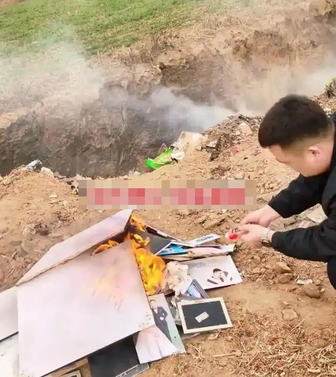 Người đàn ông đốt sạch ảnh cưới sau khi ly hôn, sự thật phía sau khiến nhiều người xót xa Ảnh 4