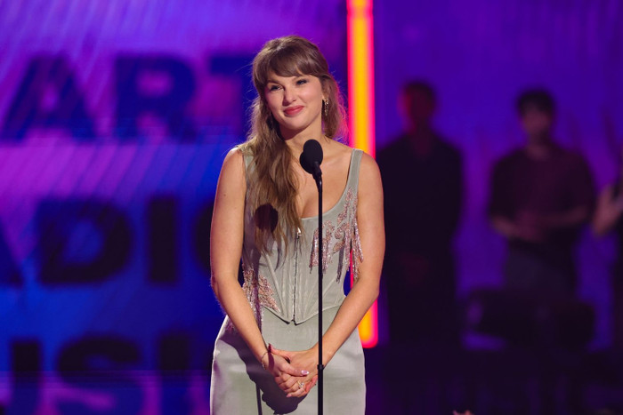 Taylor Swift quyên góp 1,3 tỷ đồng giúp đỡ người phụ nữ xa lạ sau câu chuyện gây xúc động Ảnh 1