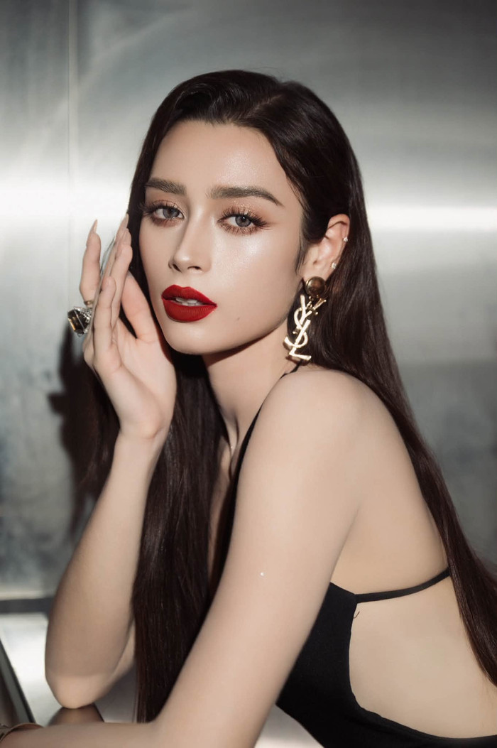 Chuyên trang sắc đẹp đang 'từ chối' việc Emoura Phạm đăng quang Miss Grand International 2026.