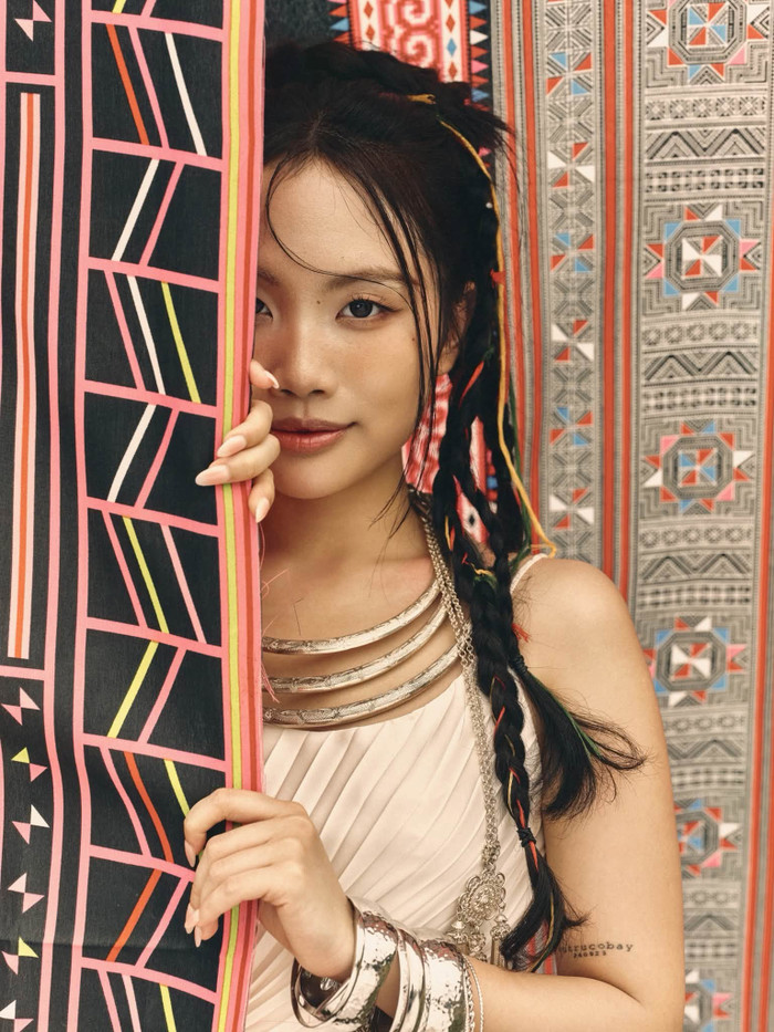 Phương Mỹ Chi gây chú ý khi trình làng album mới sau 3 năm.