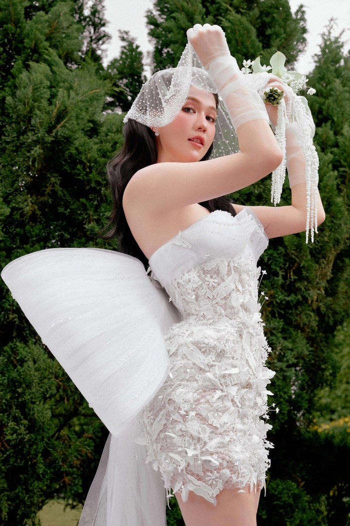 Diễn viên, người mẫu Ngọc Trinh.