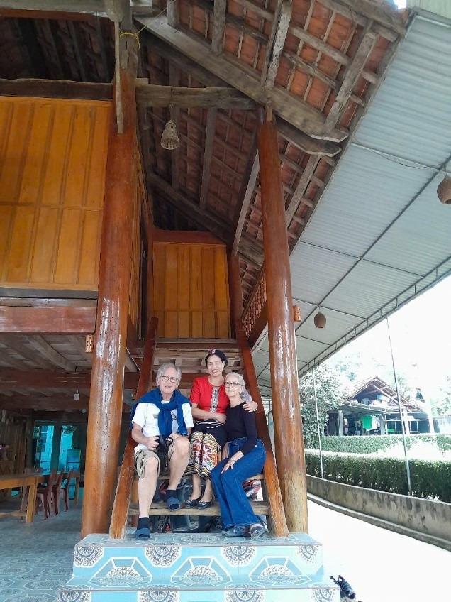 Du khách đến tham quan ở bản Nưa. Ảnh: Sinh quyển Nghệ An