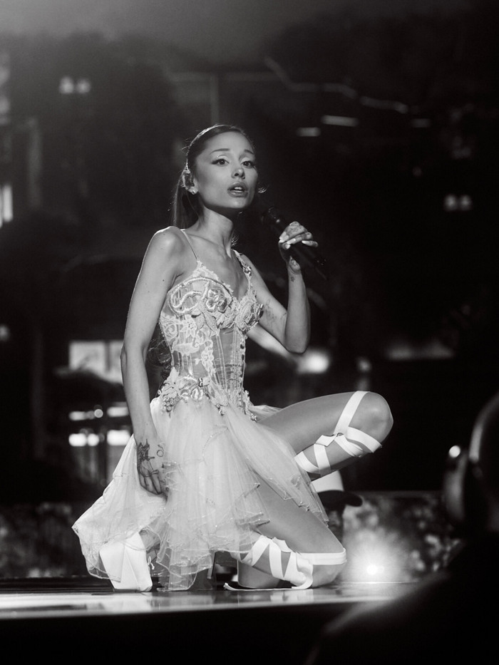 Khi cơ thể nghệ sĩ nữ trở thành 'tài sản công': Từ Ariana Grande đến vòng xoáy body shaming không hồi kết Ảnh 3