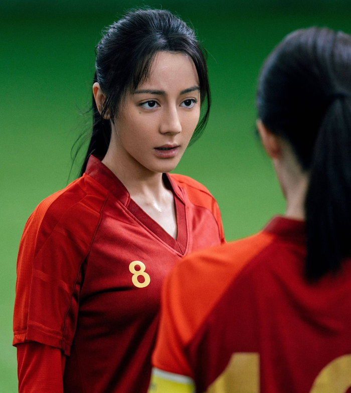 Gần đây, Địch Lệ Nhiệt Ba trở thành cái tên nhận được nhiều sư quan tâm khi góp mặt trong phim Châu Tinh Trì.