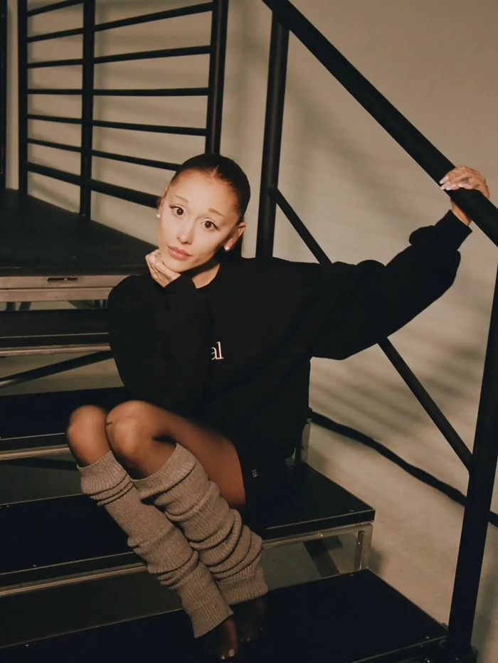 Thông báo tạm rút khỏi các hoạt động nghệ thuật mới đây của Ariana Grande đã khiến dư luận xôn xao.