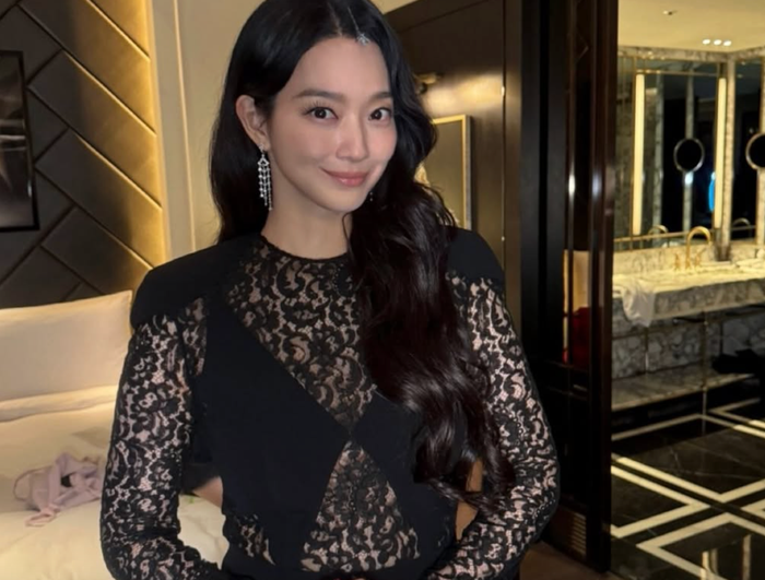 Nhan sắc của Shin Min Ah nhận được nhiều lời khen từ cư dân mạng.