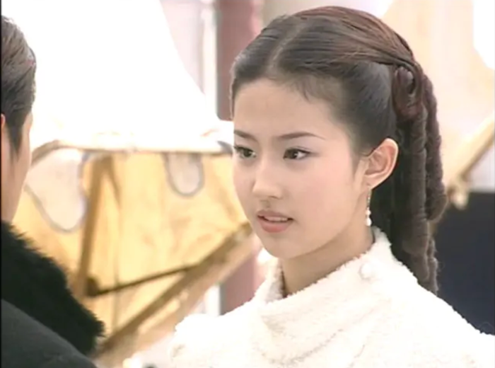 Lưu Diệc Phi trong Kim phấn thế gia.