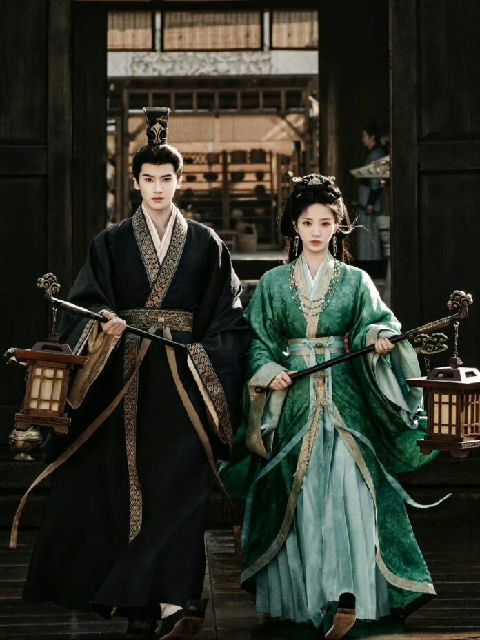 Điền Hi Vi và Diêm An kết đôi trong Giá Kim Thoa, tác phẩm kể về A Sửu - cô gái nghèo có ngoại hình giống hệt tiểu thư Hầu phủ. Một biến cố bất ngờ khiến nàng trở thành cô dâu xung hỉ của thế tử Lục Trạc. Khi vị thế tử tỉnh lại, A Sửu phải đối mặt với sự nghi ngờ, những âm mưu nơi hào môn và hành trình tìm lại thân thế thực sự của mình.