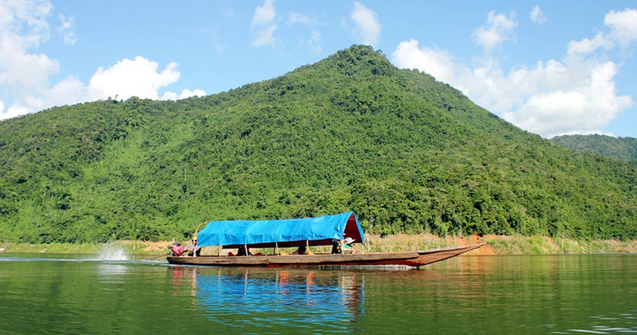 Cảnh đẹp lòng hồ Thủy điện Bản Vẽ. Ảnh: báo Dân Trí
